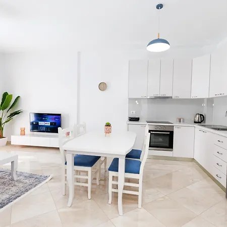 Apartment Captain's